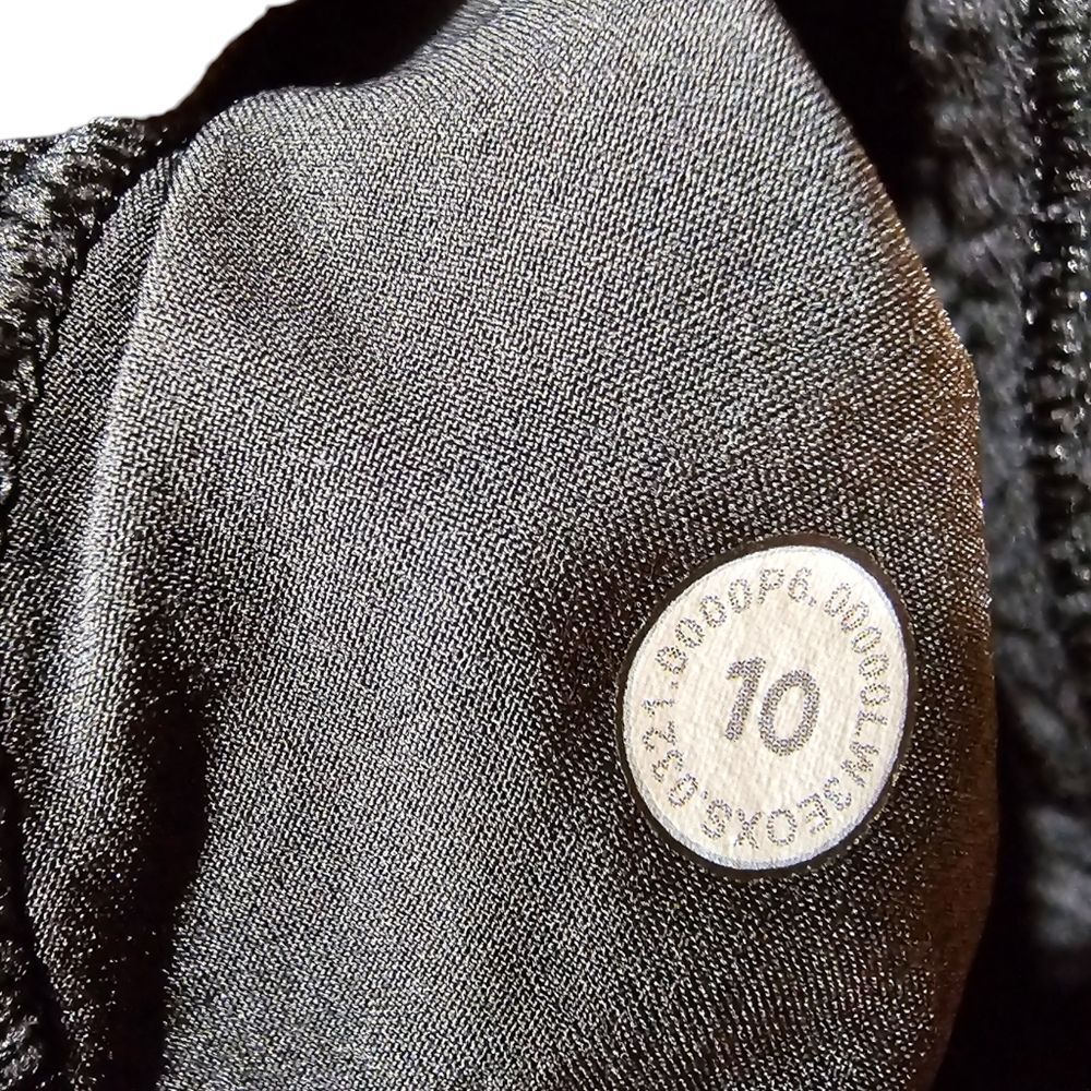 Lululemon Rippled Vneck Pullover Black Size 10 - Picture 4 of 11